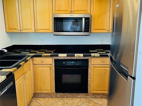4th image of 115 SE Jefferson Cir N #B