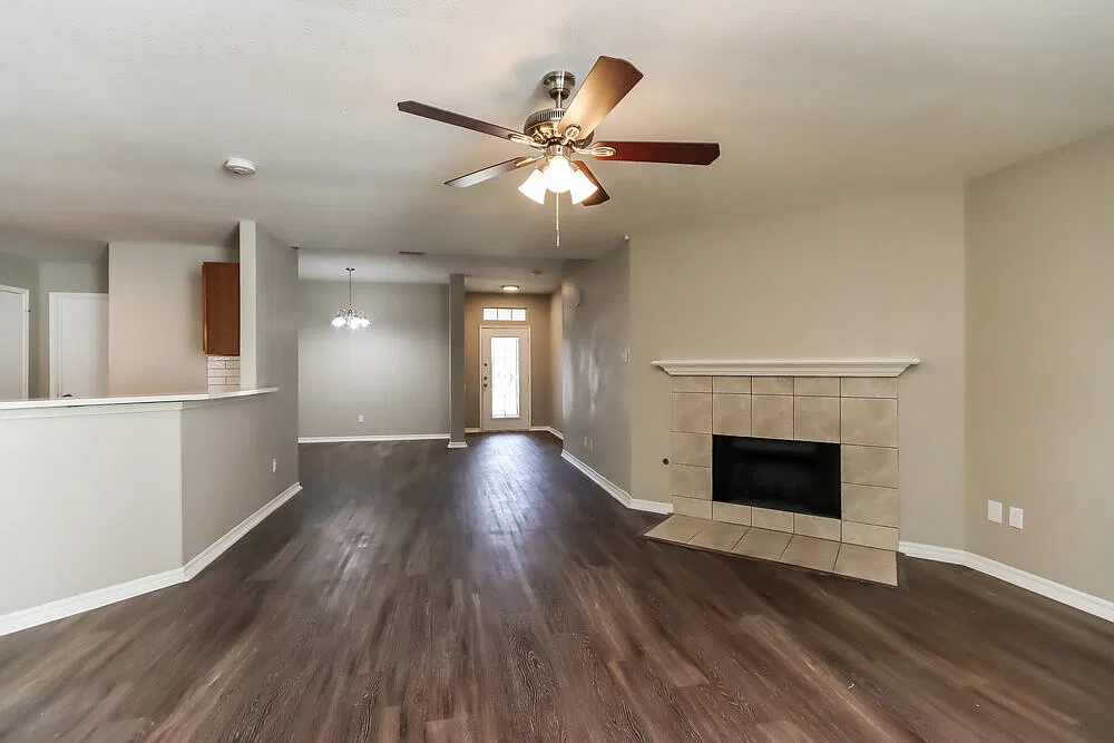 3 bed, 2.0 bath, 1702 sqft, $1,830 — Photo 4