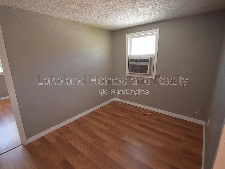 1060 E Wabash St #2 — Photo 8