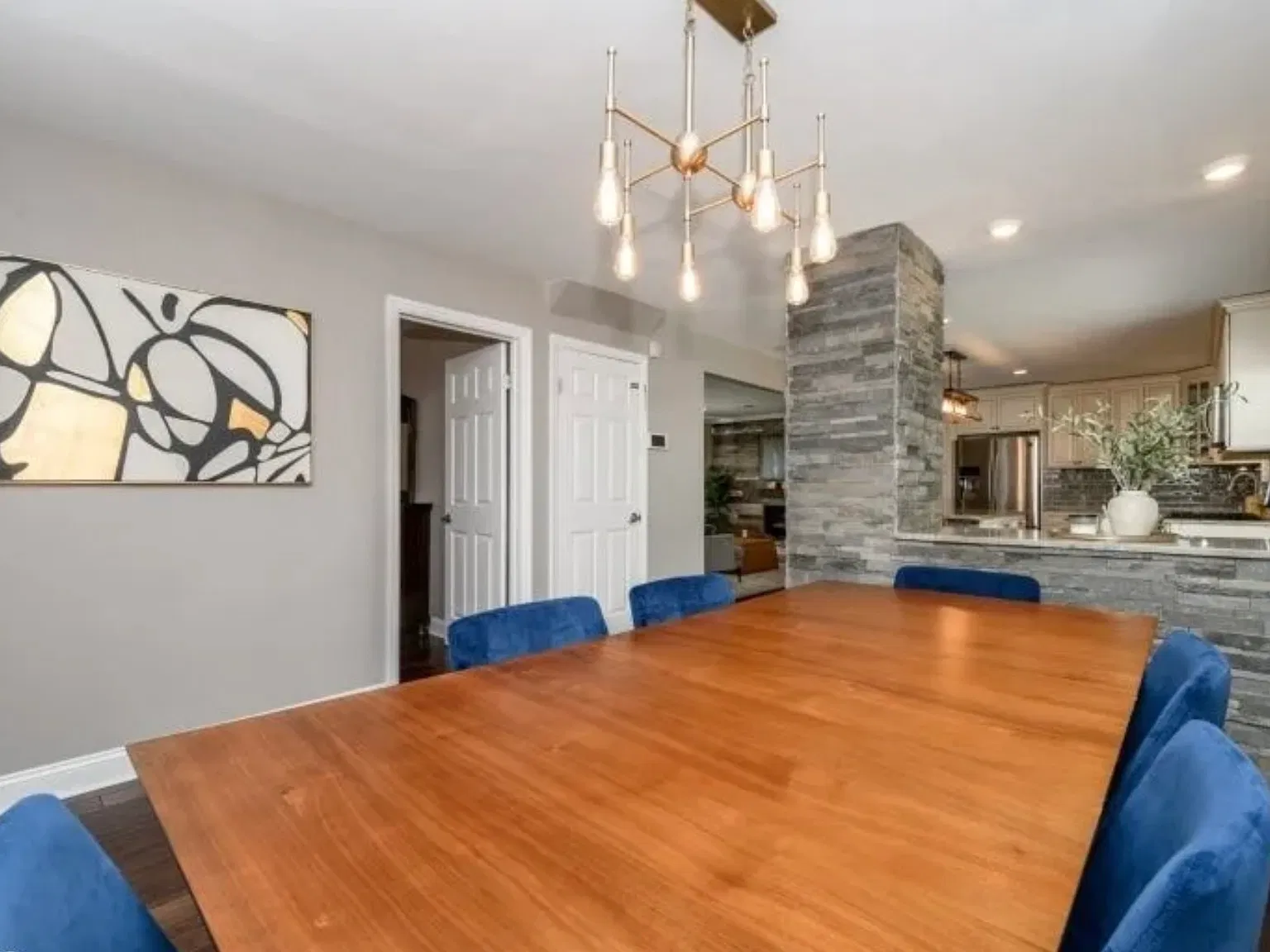 3 bed, 1286 sqft, $4,300 — Photo 3