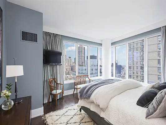 Rented by Sotheby's International Realty | media 29