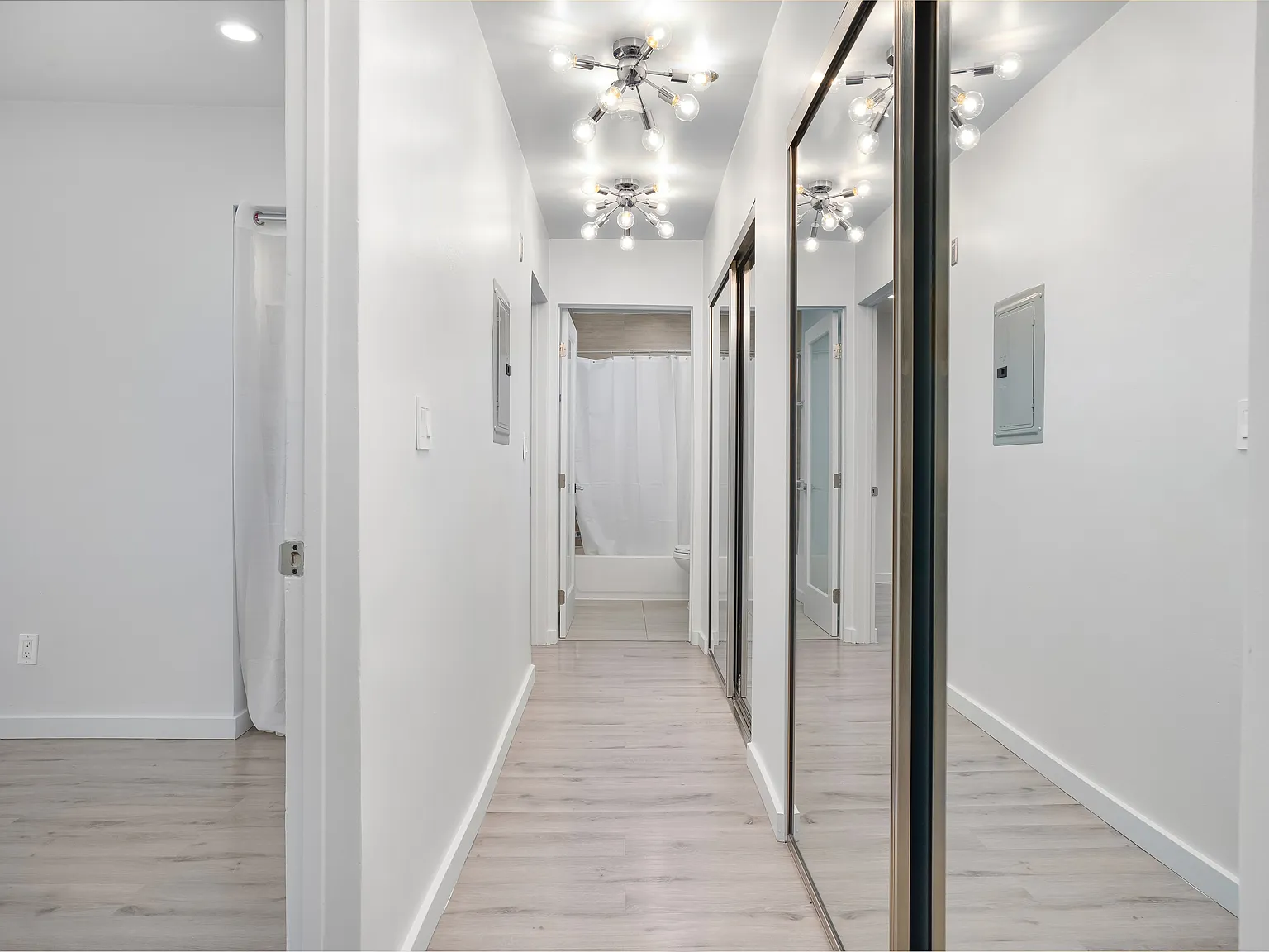 2 bed, 775 sqft, $2,846 — Photo 4