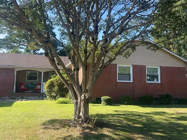 2225 Laurel Cove Dr, Virginia Beach, VA 23454