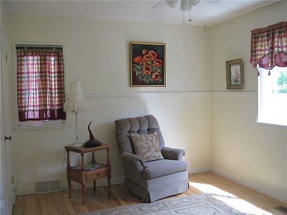5th image of 919 N 7th St