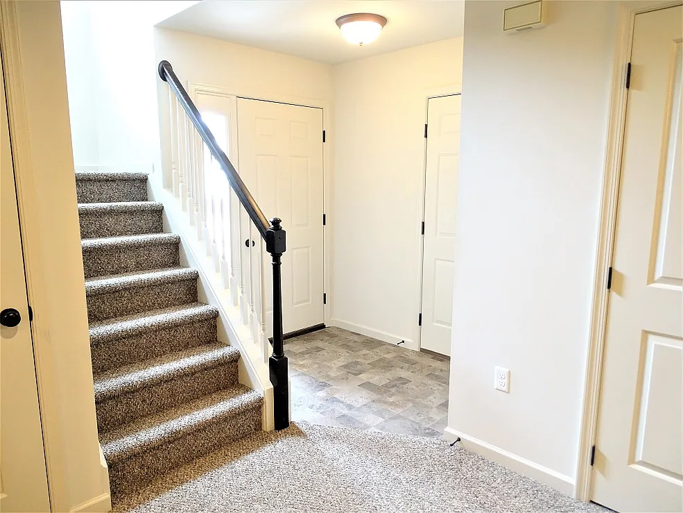 3 bed, 2.5 bath, 1461 sqft, $2,095 — Photo 2