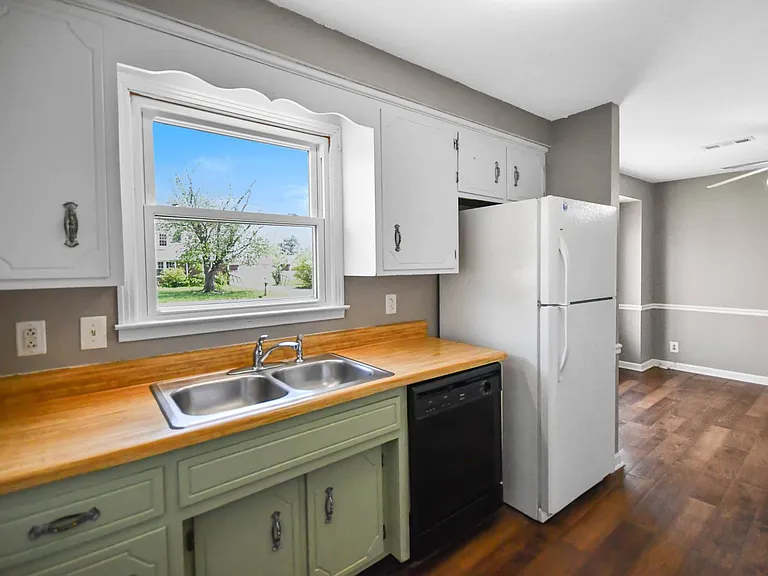 3394 Minor Dr — Photo 9