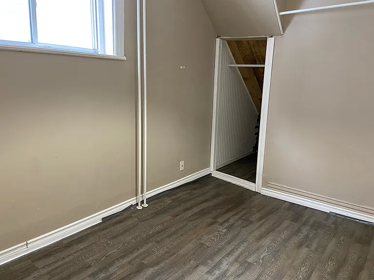334 Albert St E — Photo 12