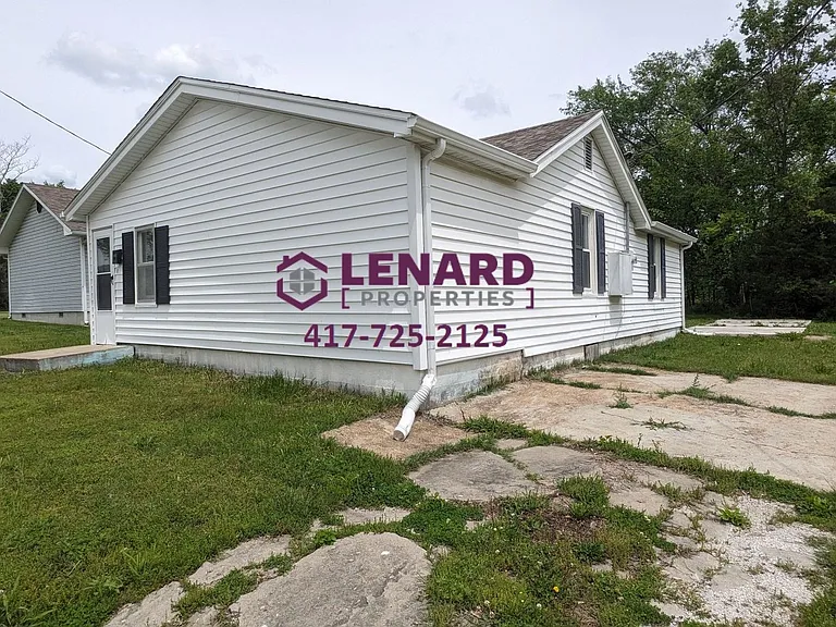 446 N Claud Ave — Photo 2
