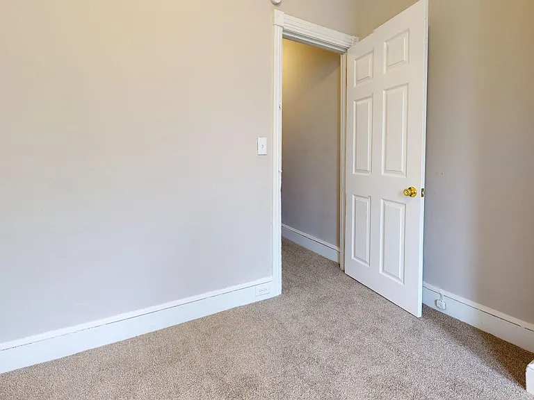 1313 N Hobart St — Photo 4