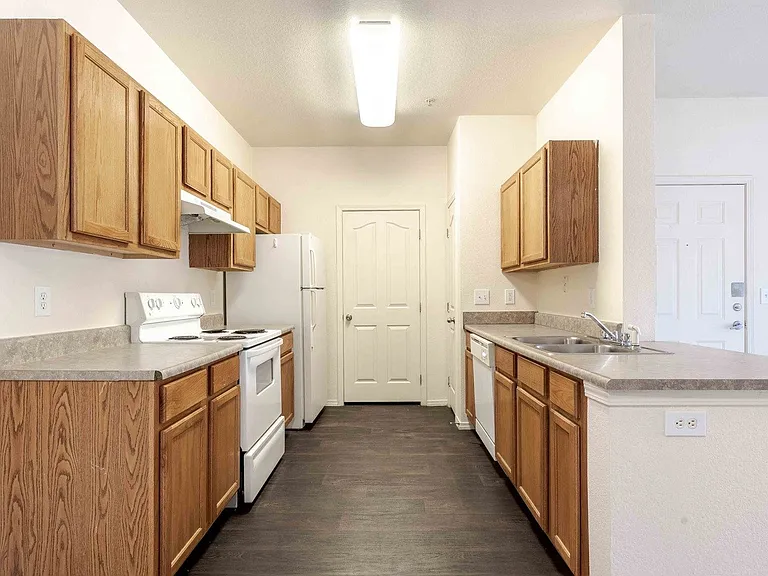 Reserve at Centerra Apartments — Photo 10