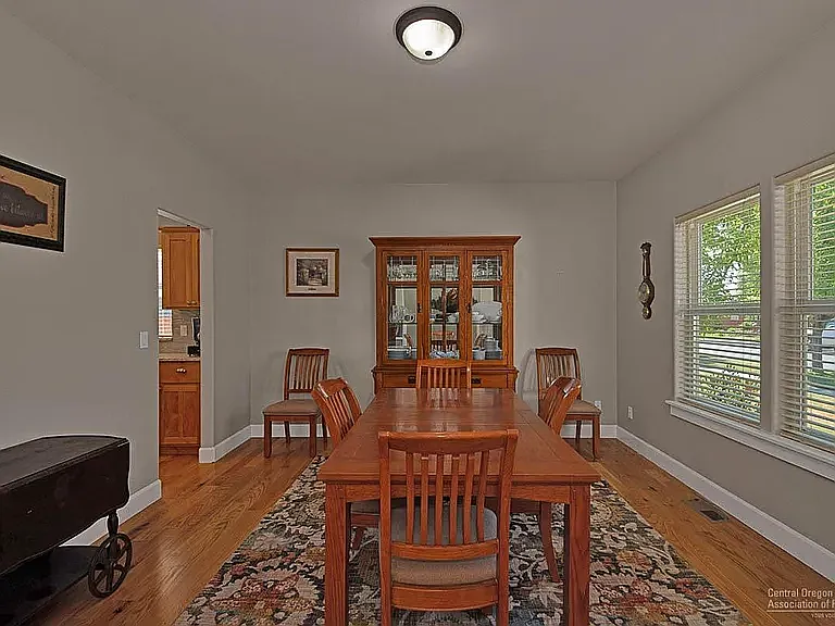 3 bed, 1728 sqft, $2,900 — Photo 2