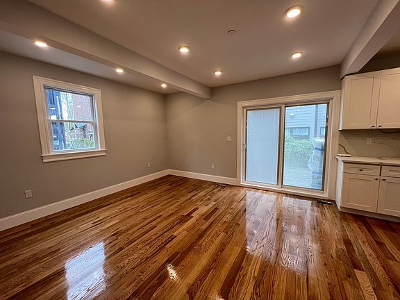 4th image of 158 Morrison Ave #1