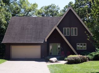 1922 Terrace Ct, Davenport, IA 52802