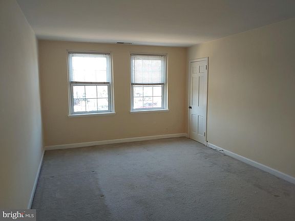 3rd image of 3301 S Stafford St APT B2
