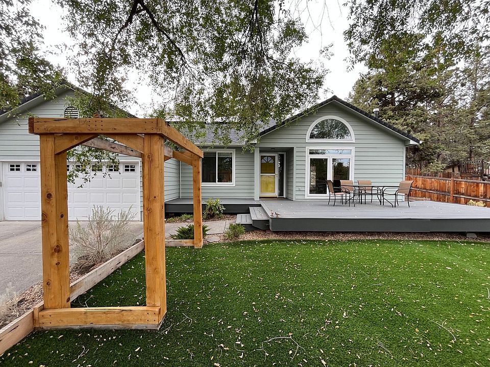 1st image of 2807 NE Lotno Dr