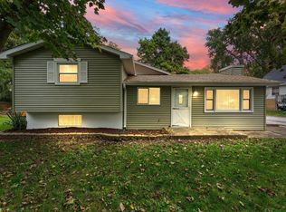 1401 Robin Rd, Valparaiso, IN 46383