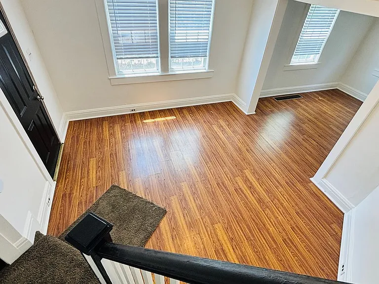 551 Park Pl — Photo 3