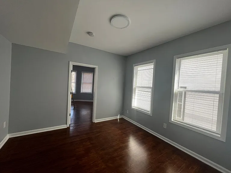 302-304 Howard Ave — Photo 24