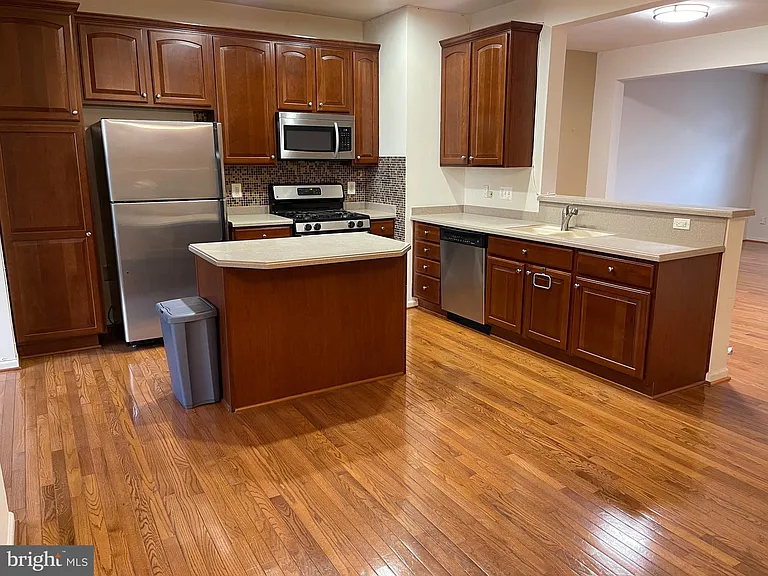4638 Odessa Dr — Photo 2