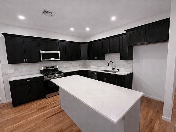 5th image of 11 Widmer Rd