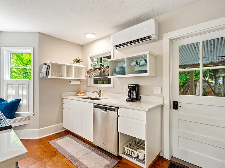 1010 Virginia Dr — Photo 10
