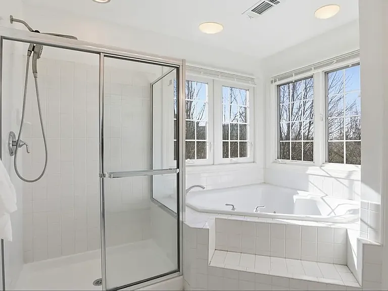 4550 Fair Valley Dr — Photo 20