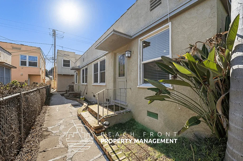 2450 Oak St. — Photo 4