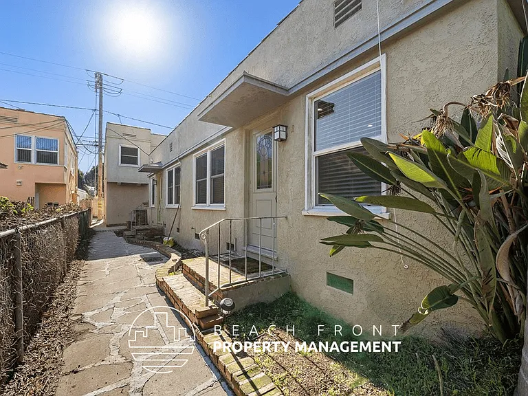 2450 Oak St — Photo 4