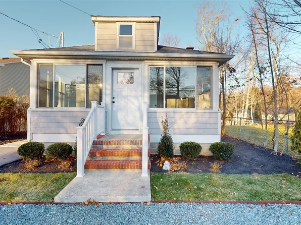 16 Highland Rd, Rocky Point, NY 11778