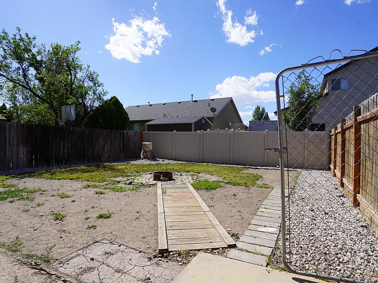 473 W 2500 S — Photo 29