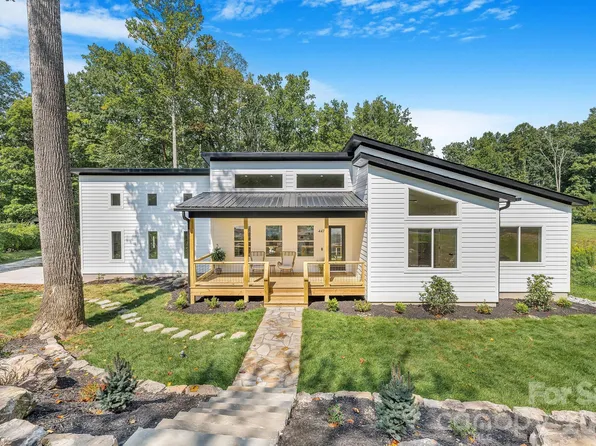 447 Blooming Laurel Dr, Hendersonville, NC 28792