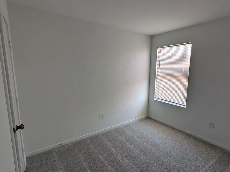 2830 Red Diamond — Photo 7