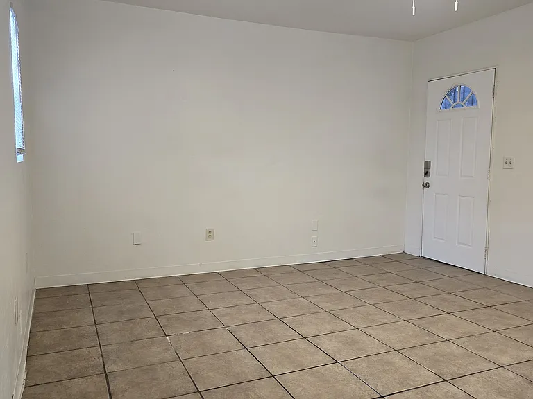 1442 Alamitos Ave #C — Photo 3