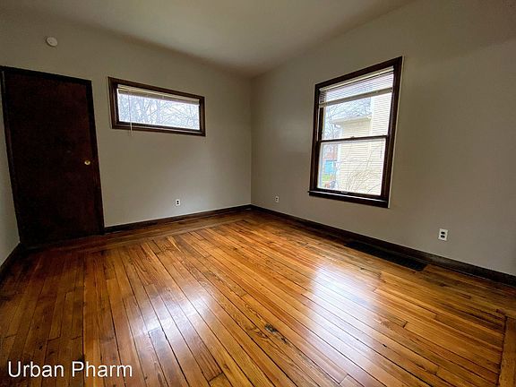 3rd image of 845 Prince St SE