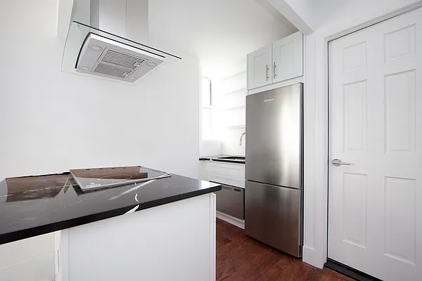 Rented by R New York | media 24