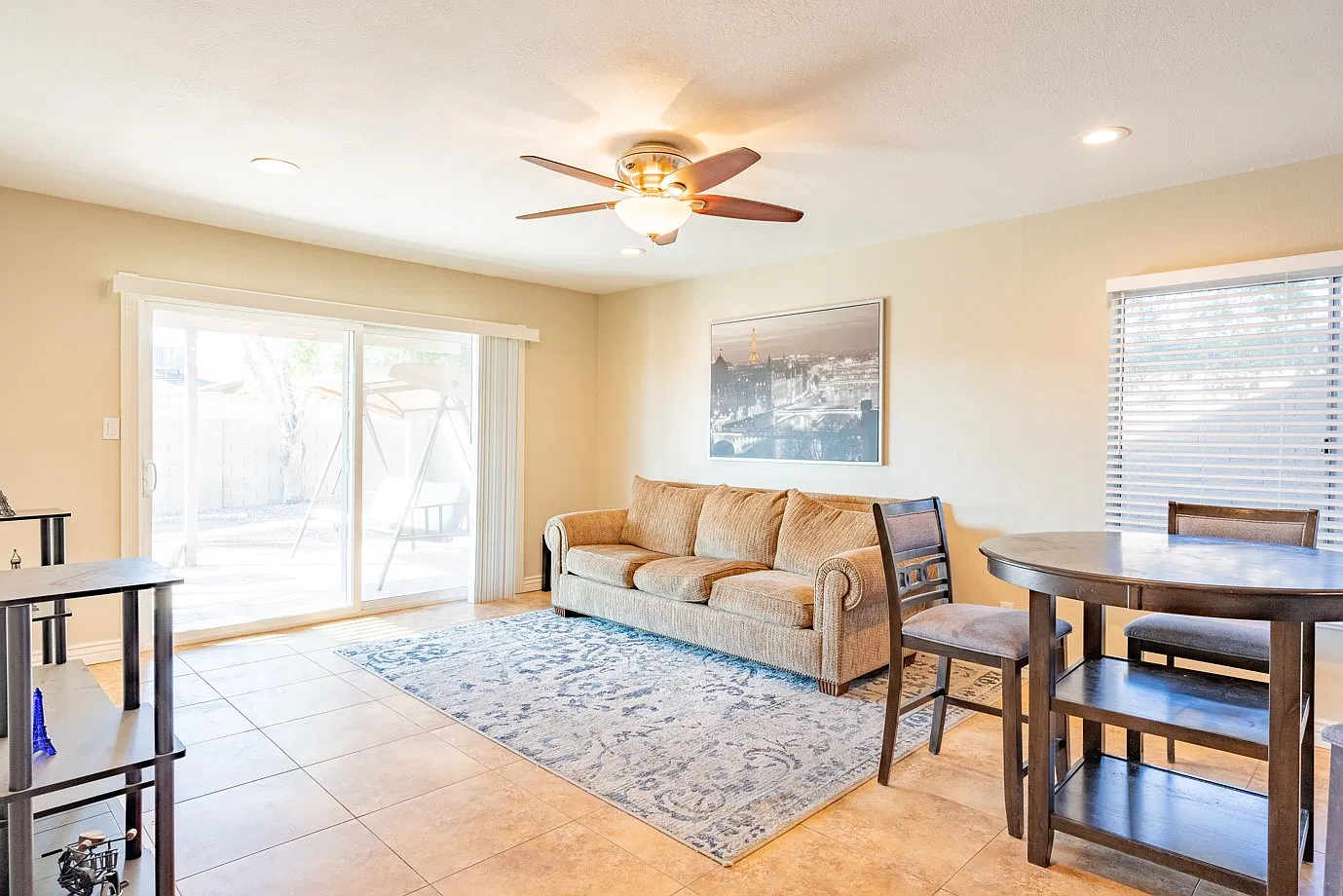 5 bed, 1614 sqft, $725 — Photo 1