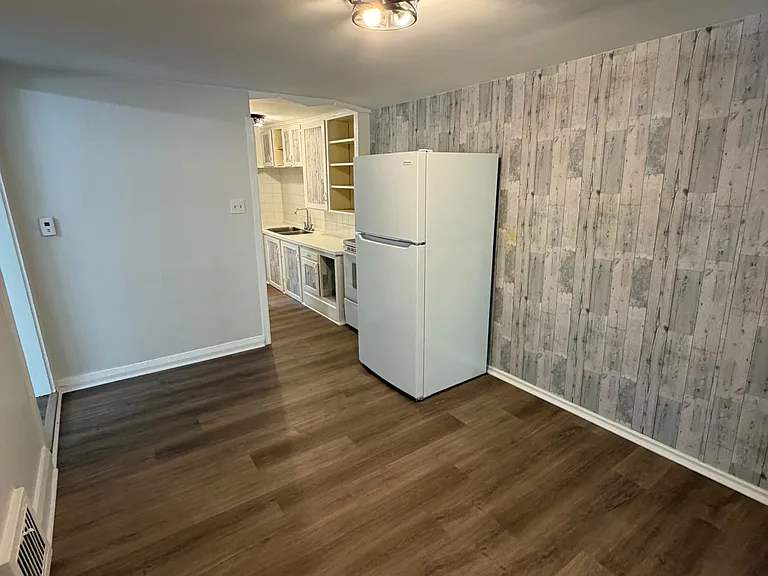 349 Eagle St — Photo 7