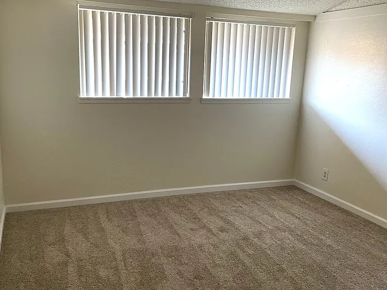 Laurel Glen — Photo 34