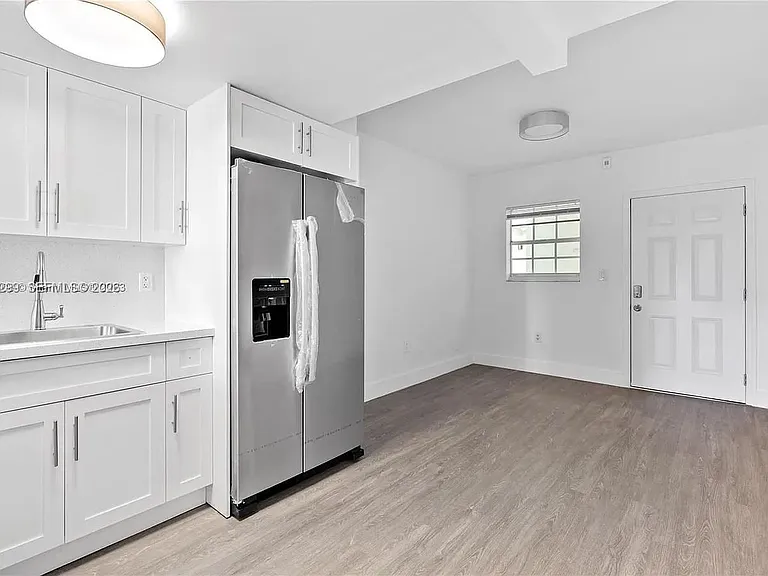 1351 SW 4th St #8 — Photo 4