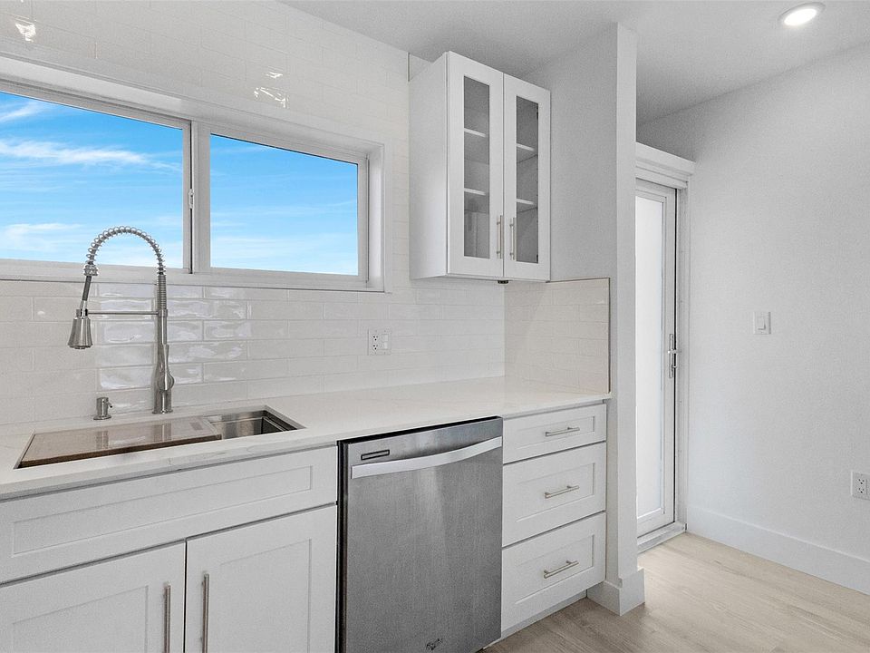 1st image of 500 SE 21st Avenue #805