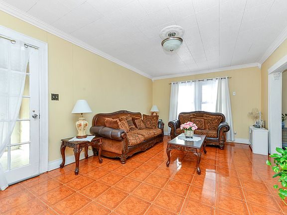 4th image of 11335 210th St