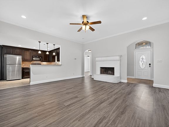 4th image of 118 Vaughn Ln
