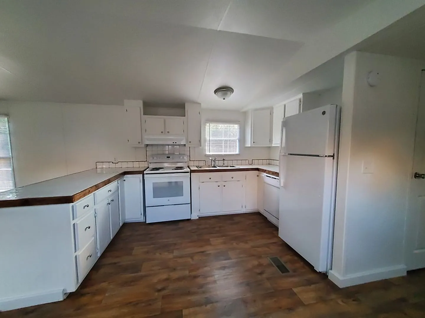 Ready to Move in — Photo 4