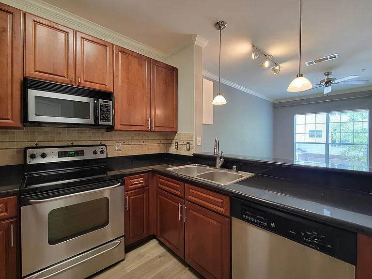 9200 Westheimer Rd #305 — Photo 6