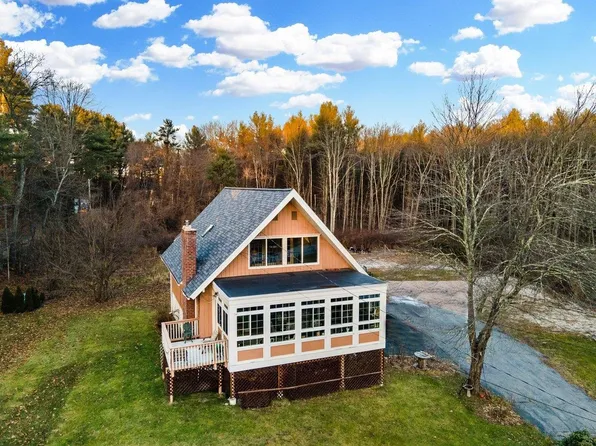 83 Old Bridge Street, Pelham, NH 03076
