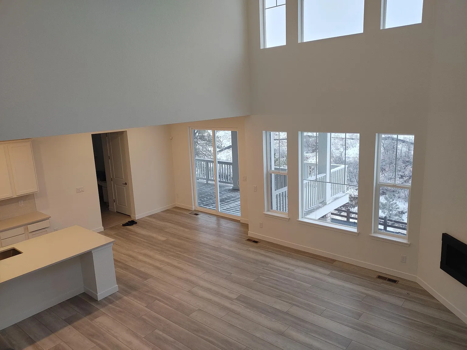 4 bed, 4096 sqft, $4,500 — Photo 4