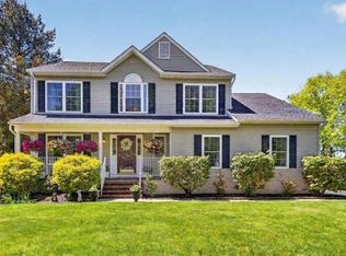 15 Annie Ln, Robbinsville, NJ 08691