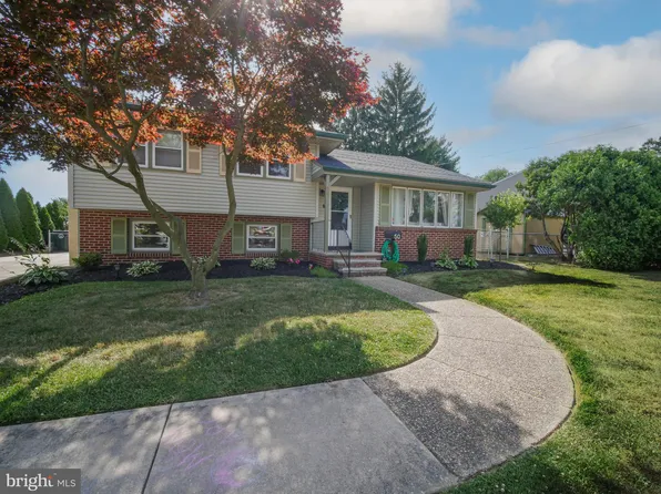 50 Holly Dr, Woodbury, NJ 08096