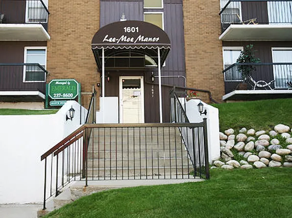 1601 23rd Ave SW #102, Calgary, AB T2T 0V1