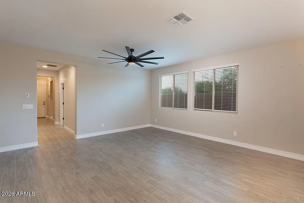 4 bed, 2.0 bath, 1695 sqft, $2,400 — Photo 4